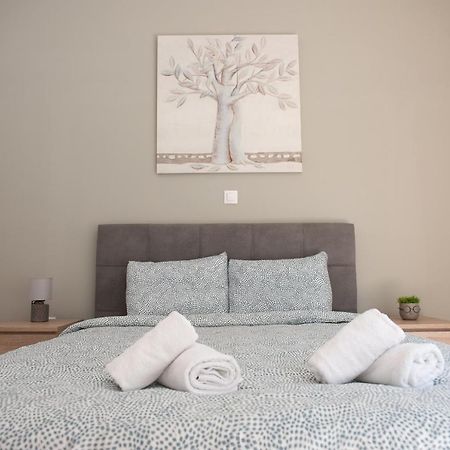 Newly Renovated Flat 500M From Subway Station Apartment Атина Екстериор снимка